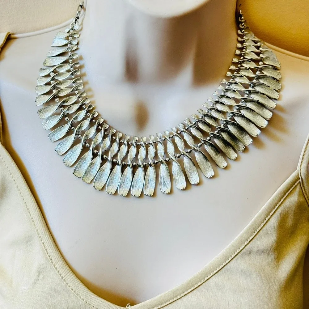 Lisner Ribbon Collar Bib necklace VTG Statement Choker Retro Elegant Silver Tone